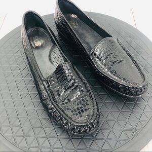 SAS women’s SIMPLIFY‎ BLACK CROC loafers 9
